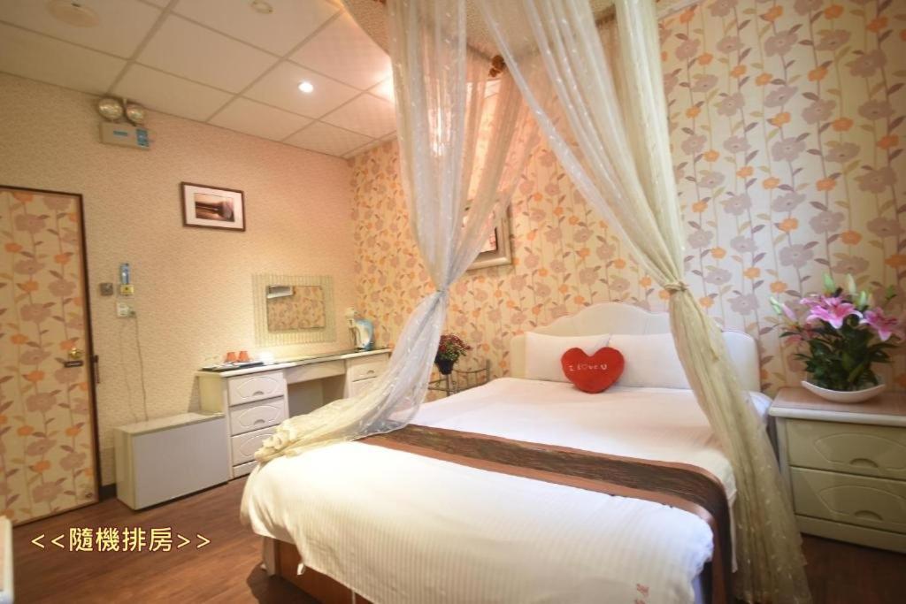 Sun Moon Love Hotel Nantou Exterior foto